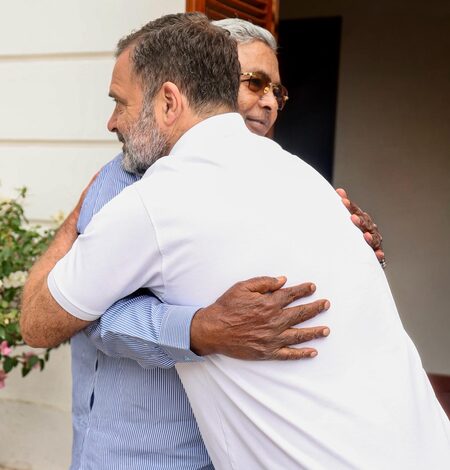 Day after resigning as CM, Rahul Gandhi welcomes Siddaramaiah at 10 Janpath Day after resigning as CM, Rahul Gandhi welcomes Siddaramaiah at 10 Janpath