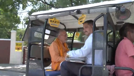 UP Minister takes e-rickshaw to office following PM Modi’s push to save fuel