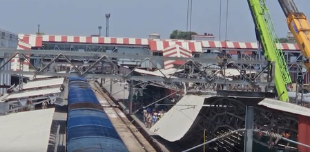 Lucknow: Tin shed collapses at Charbagh railway station, three injured Lucknow: Tin shed collapses at Charbagh railway station, three injured