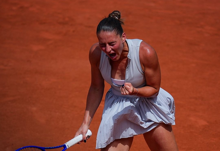 French Open: Kostyuk sets up Swiatek rematch as winning streak rolls on