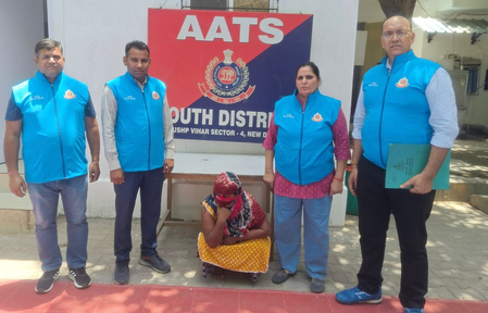 Delhi Police apprehends woman drug peddler with 112.32 grams of heroin Delhi Police apprehends woman drug peddler with 112.32 grams of heroin