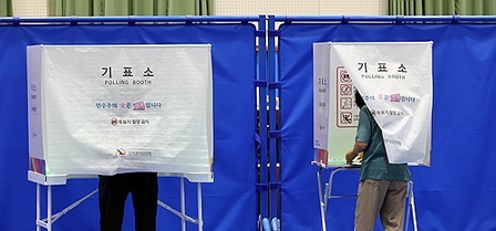 South Koreans hit polls on last day of early voting for June 3 local elections