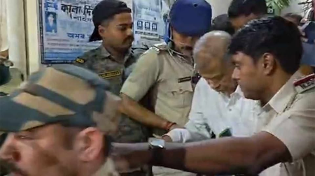 Municipal chairman in Bengal’s Nadia detained over alleged illegal stocking of relief materials Municipal chairman in Bengal’s Nadia detained over alleged illegal stocking of relief materials