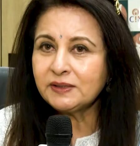 Poonam Dhillon on Ranveer Singh-Farhan Akhtar clash: In egos, in fights the needy people should not suffer