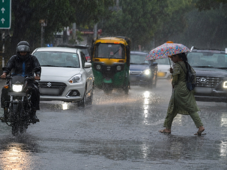 Heavy rain, hail and strong winds batter parts of MP as monsoon advances Heavy rain, hail and strong winds batter parts of MP as monsoon advances