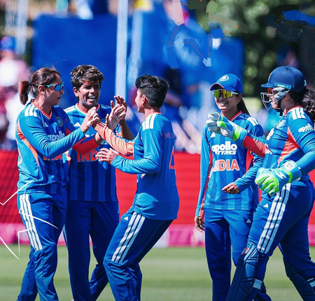2nd WT20I: Kemp’s late fireworks lift England to 168/5 against India, Charani picks three-for