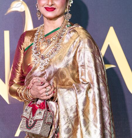 When Rekha recalled how she won over a crazy fan