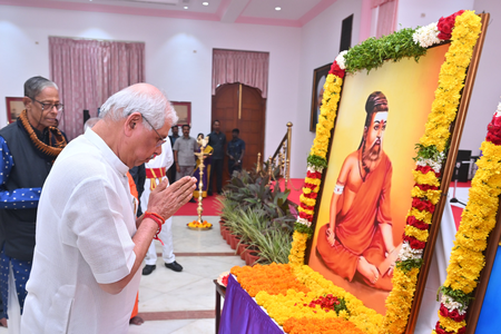 TN Minister Arunraj objects to saffron-clad Thiruvalluvar portrait at Governor’s event TN Minister Arunraj objects to saffron-clad Thiruvalluvar portrait at Governor’s event