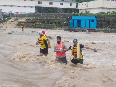 Uttarakhand: Major disaster averted during ‘Jod Mela’, SDRF personnel rescue over 50 stranded devotees Uttarakhand: Major disaster averted during ‘Jod Mela’, SDRF personnel rescue over 50 stranded devotees