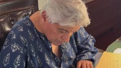 Javed Akhtar seen writing in Urdu as Shabana Azmi shares glimpse of his study Javed Akhtar seen writing in Urdu as Shabana Azmi shares glimpse of his study