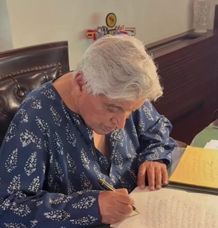 Javed Akhtar seen writing in Urdu as Shabana Azmi shares glimpse of his study Javed Akhtar seen writing in Urdu as Shabana Azmi shares glimpse of his study