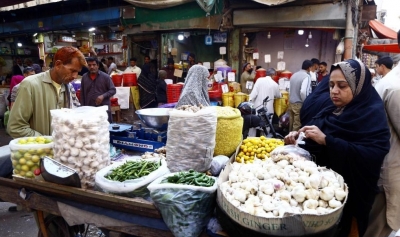 Pakistan: Traders protest against smart lockdown in Peshawar