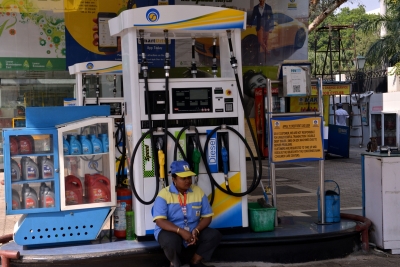 CNG prices in Delhi hiked by Re 1, reaches Rs 81 per kg CNG prices in Delhi hiked by Re 1, reaches Rs 81 per kg