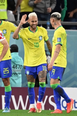 Neymar earns Brazil World Cup recall