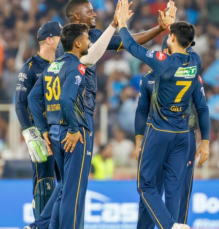 IPL 2026: Holder’s four-for, Siraj’s early strikes restrict PBKS to 163/9 despite Shedge’s blitz