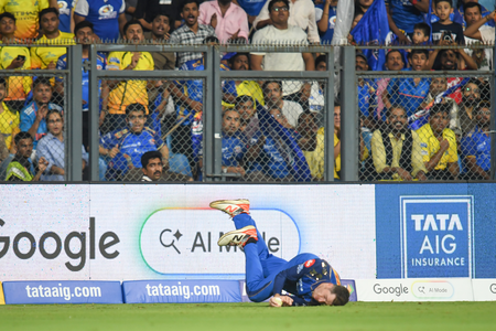 Santner sidelined for a month after scans reveal ACL shoulder injury