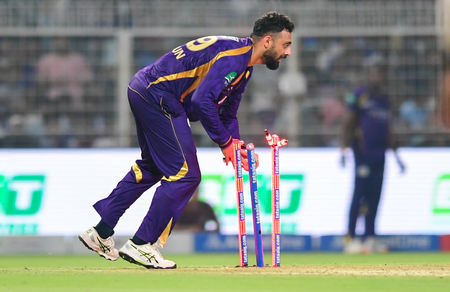 Varun is playing through a bit of pain; it shows how brave he is: Watson