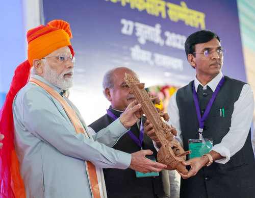 PM Modi extends birthday wishes to Mansukh Mandaviya, lauds role in furthering youth’s welfare
