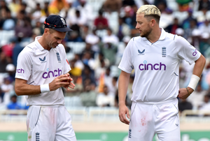 England sweat on Robinson’s fitness as uncapped Crocombe drafted into Test squad England sweat on Robinson’s fitness as uncapped Crocombe drafted into Test squad