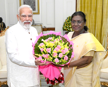 PM Modi’s tenure distinguished by far-reaching advancements: Prez Murmu extends greetings