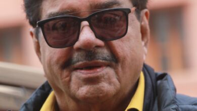 Shatrughan Sinha recalls Dev Anand clapping the loudest for him post a scene, remembers his golden advice Shatrughan Sinha recalls Dev Anand clapping the loudest for him post a scene, remembers his golden advice