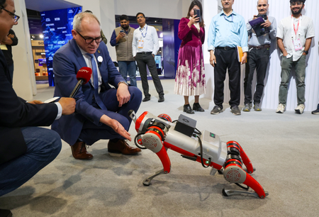 S. Korea calls for aggressive investment in AI infrastructure S. Korea calls for aggressive investment in AI infrastructure