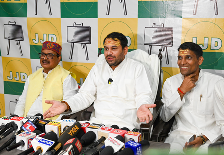 Bihar: Tej Pratap-Motilal row intensifies as family raises safety concerns Bihar: Tej Pratap-Motilal row intensifies as family raises safety concerns