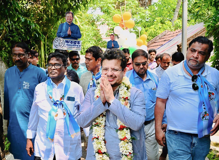 Ritabrata Banerjee reaches Bengal Assembly with support letters from 59 Trinamool MLAs
