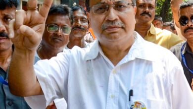 Trinamool MLA Kunal Ghosh targeted with egg outside Mamata’s home Trinamool MLA Kunal Ghosh targeted with egg outside Mamata’s home