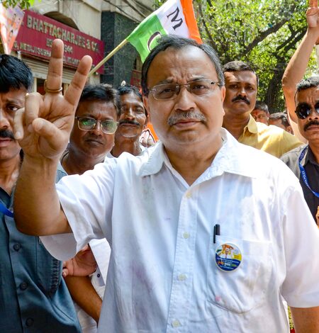 Trinamool MLA Kunal Ghosh targeted with egg outside Mamata’s home Trinamool MLA Kunal Ghosh targeted with egg outside Mamata’s home