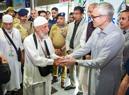 J&K: First batch of 144 Hajj pilgrims return home J&K: First batch of 144 Hajj pilgrims return home