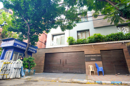 Police raid Abhishek Banerjee’s residence for wanted aide, mobile tower location prompted search (Lead) Police raid Abhishek Banerjee’s residence for wanted aide, mobile tower location prompted search (Lead)