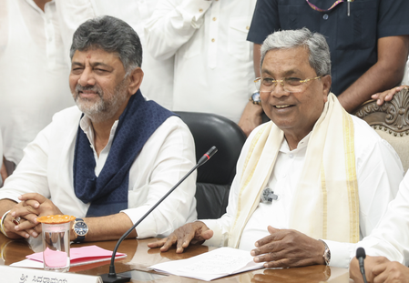 K’taka cabinet exercise shifts to Delhi; Shivakumar, Siddaramaiah to meet Cong high command