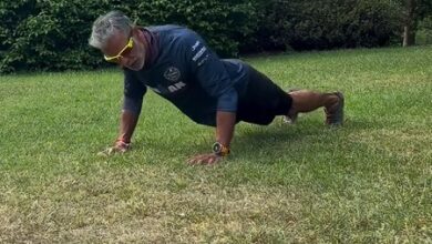 Milind Soman performs push-ups in London’s amazing weather, says ‘lost count after 50’ Milind Soman performs push-ups in London’s amazing weather, says ‘lost count after 50’