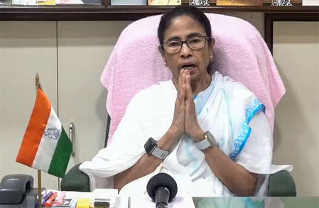 Mamata Banerjee vows to oust BJP from Bengal Mamata Banerjee vows to oust BJP from Bengal