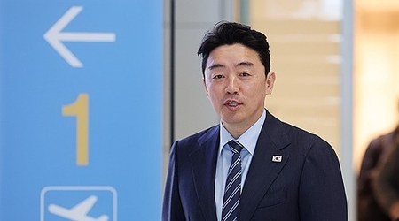 South Korea, Canada discuss stronger space, defence cooperation amid submarine bidding race