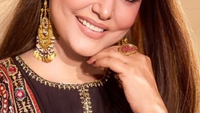 Hina Khan enjoys ‘Aamchi’ Mumbai’s famous vada pav, says ‘nothing like it’