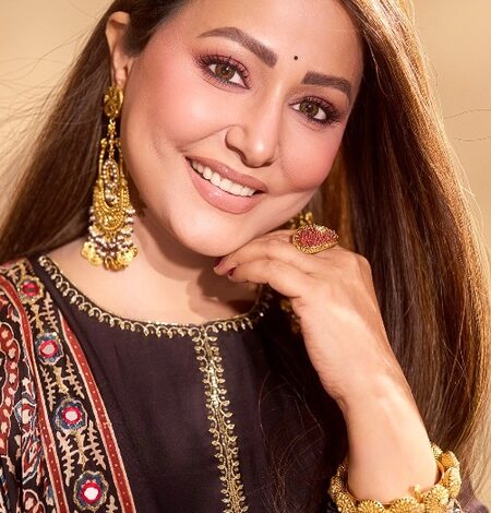Hina Khan enjoys ‘Aamchi’ Mumbai’s famous vada pav, says ‘nothing like it’