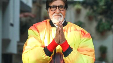 Amitabh Bachchan pens poetic tribute to fans gathering outside Jalsa every Sunday