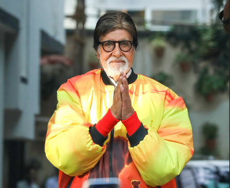 Amitabh Bachchan pens poetic tribute to fans gathering outside Jalsa every Sunday Amitabh Bachchan pens poetic tribute to fans gathering outside Jalsa every Sunday