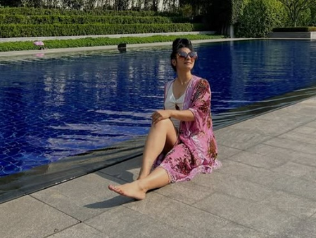 Tanishaa Mukerji takes a break from heat wave, indulges in some pool time Tanishaa Mukerji takes a break from heat wave, indulges in some pool time