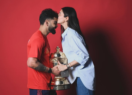 Anushka Sharma, Virat Kohli pay a visit to Premanand Maharaj after RCB’s season win Anushka Sharma, Virat Kohli pay a visit to Premanand Maharaj after RCB’s season win