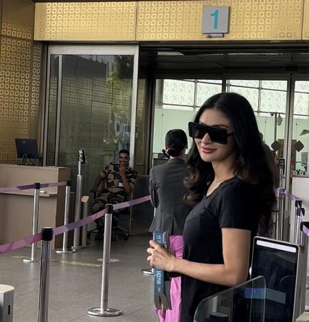 Mouni Roy apologises after accidental stumble with airport staff member Mouni Roy apologises after accidental stumble with airport staff member