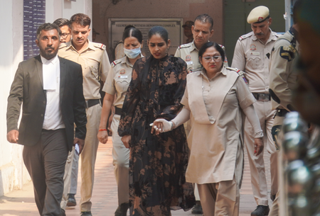 SC issues notice to Delhi Police on Sukesh Chandrasekhar’s wife Leena’s bail plea in MCOCA case SC issues notice to Delhi Police on Sukesh Chandrasekhar’s wife Leena’s bail plea in MCOCA case