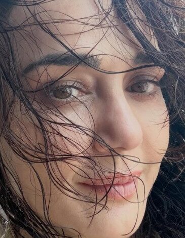 Preity Zinta takes a moment to chill before stepping into new project