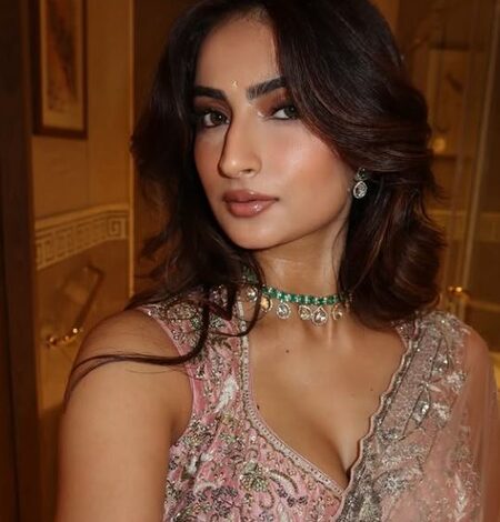 Ibrahim Ali Khan, Palak Tiwari step out for movie date, actress hides from cameras