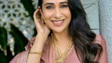Karisma Kapoor recalls watching Rishi Kapoor’s iconic song‘Dafli Wale’ in theatres as a child