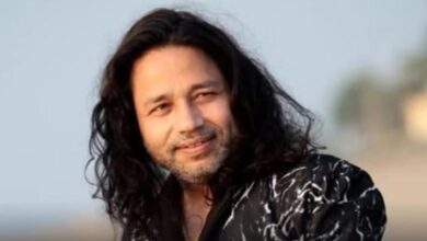 Kailash Kher seeks blessings at Mahakaleshwar temple, calls visit a life-changing experience