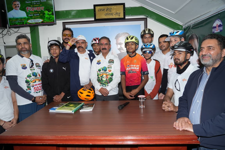 Himachal CM launches first phase of Chinar plantation drive