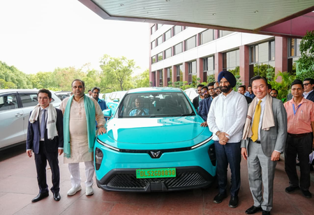 New electric taxi service flagged off from Delhi Secretariat